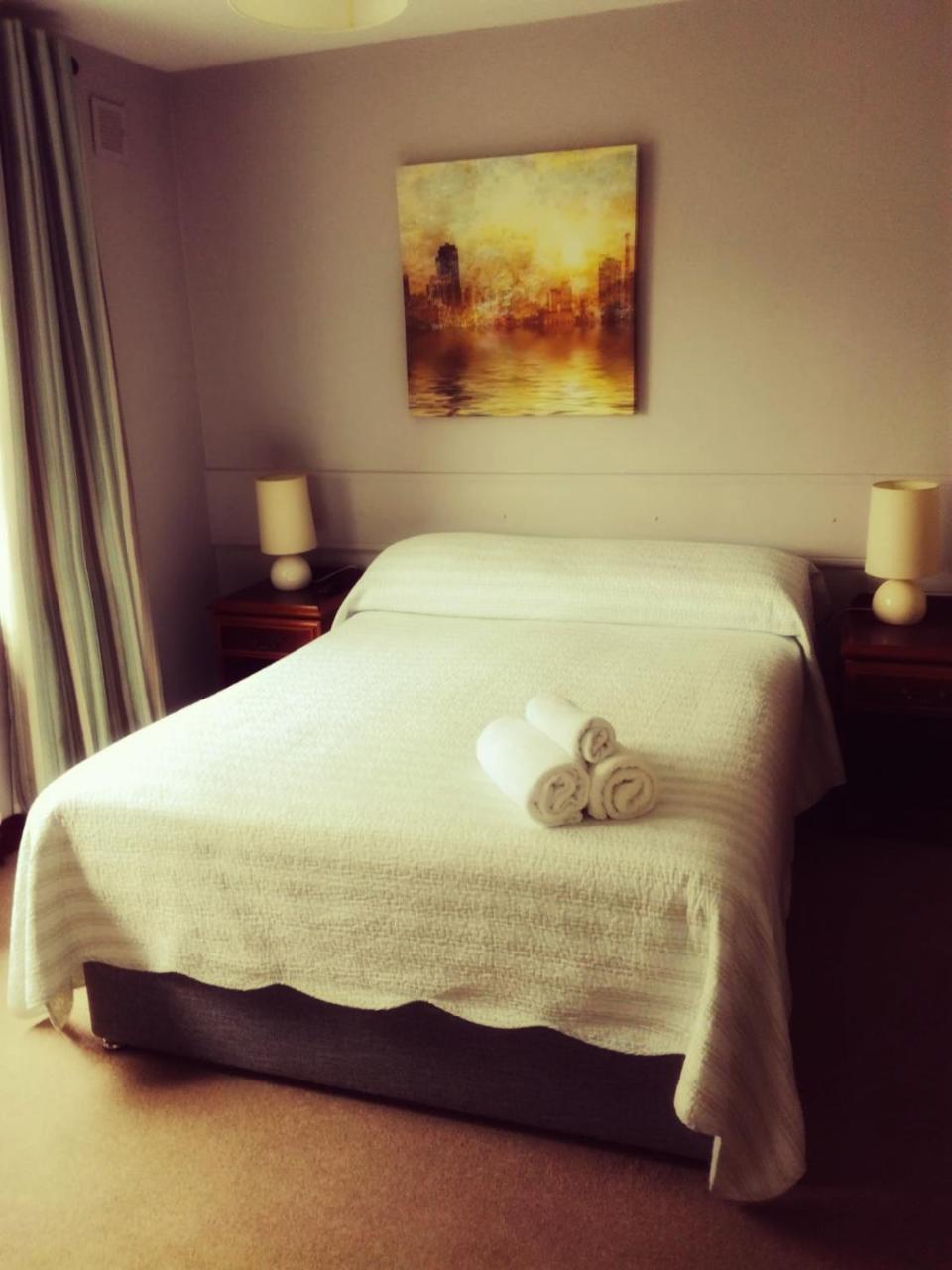 Amber Lodge Budget Accommodation غالواي المظهر الخارجي الصورة